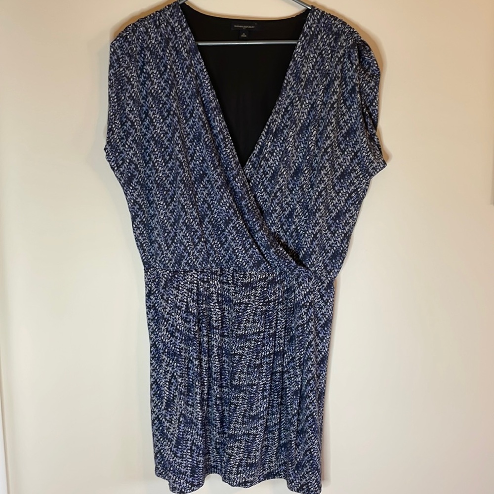 Banana Republic Womens XL Loose V-Neck Waist Defined Navy and White Dress